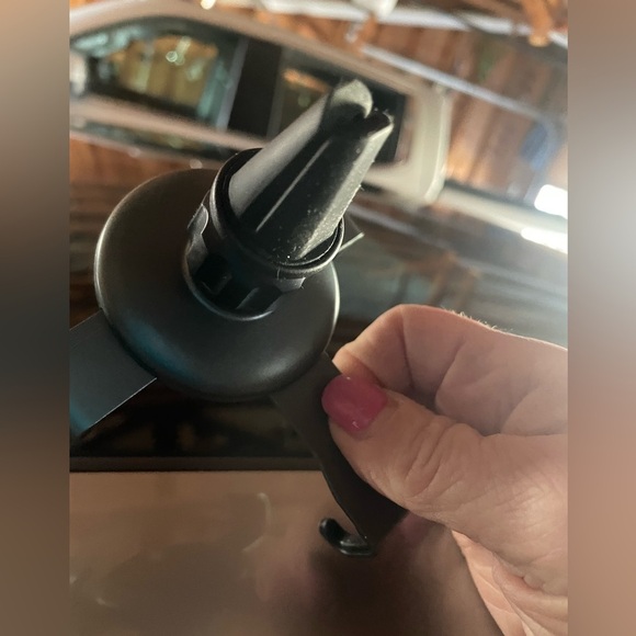 NEW Universal Car Phone Mount -Gravity Lock, 360° Rotation, Auto Adjustm… - Picture 3 of 11